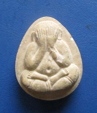 พระปิดตา หลวงพ่อแสวง วัดเทพธงชัย สมุทรสาคร (มีรอยบิ่นที่แขนพระ)