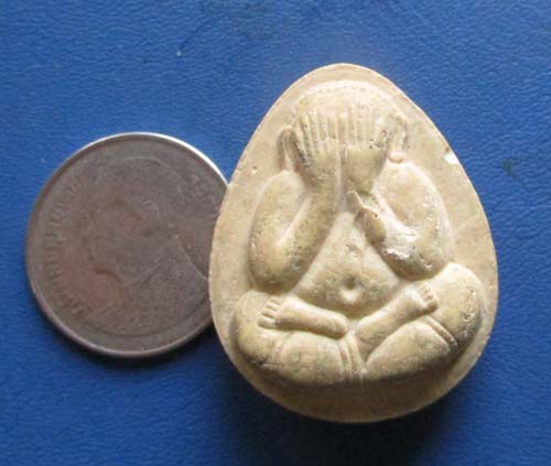 พระปิดตา หลวงพ่อแสวง วัดเทพธงชัย สมุทรสาคร (มีรอยบิ่นที่แขนพระ)