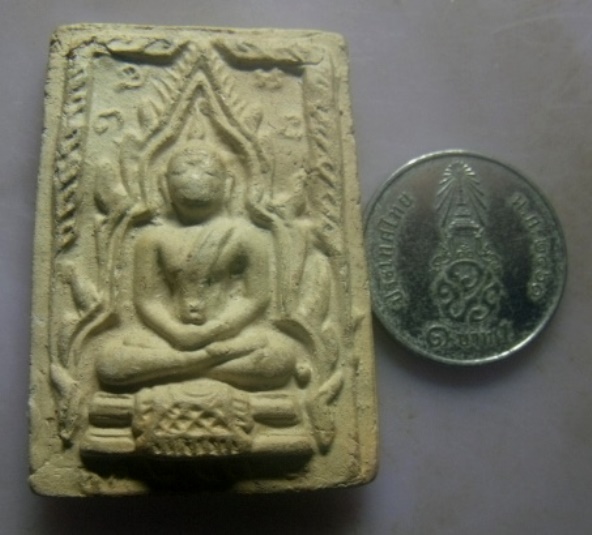 **วัดใจ**พระพุทธนั่งสมาธิ เนื้อดิน หลังปั๊มยันต์ เก่าๆ ไม่ทราบที่**เนื้อจัด สวยๆ เชิญชมครับ