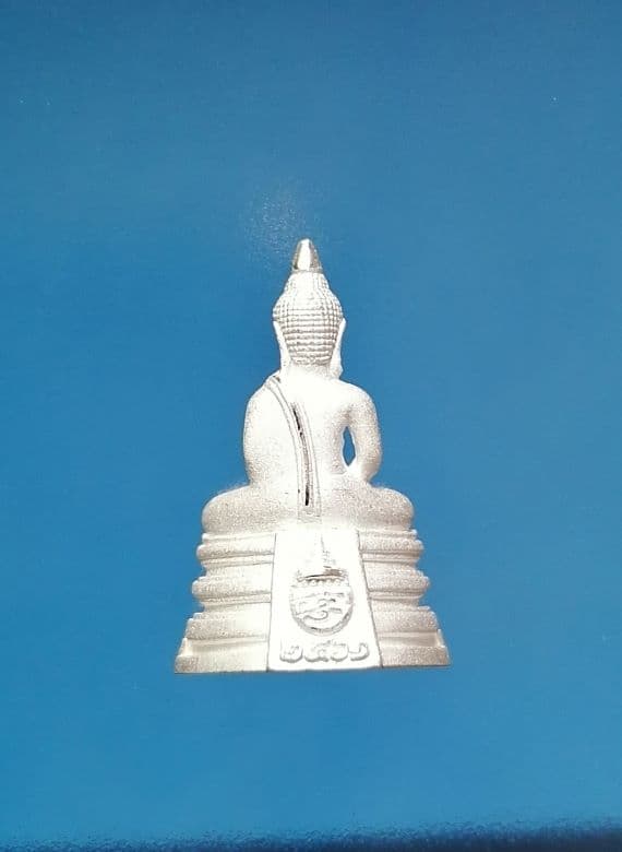 รูปหล่อหลวงพ่อโสธร วัดโสธรวราราม รุ่นสร้างโรงพยาบาลวัดสมานรัตนาราม เนื้อเงิน หมายเลข 3617 ปี 61