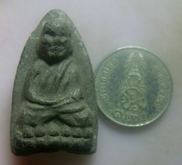 **วัดใจ**หลวงปู่ทวดเนื้อว่าน พิมพ์ใหญ่ ใต้ฐานมีรูเสียบ เก่าๆ ไม่ทราบที่**สวยๆ