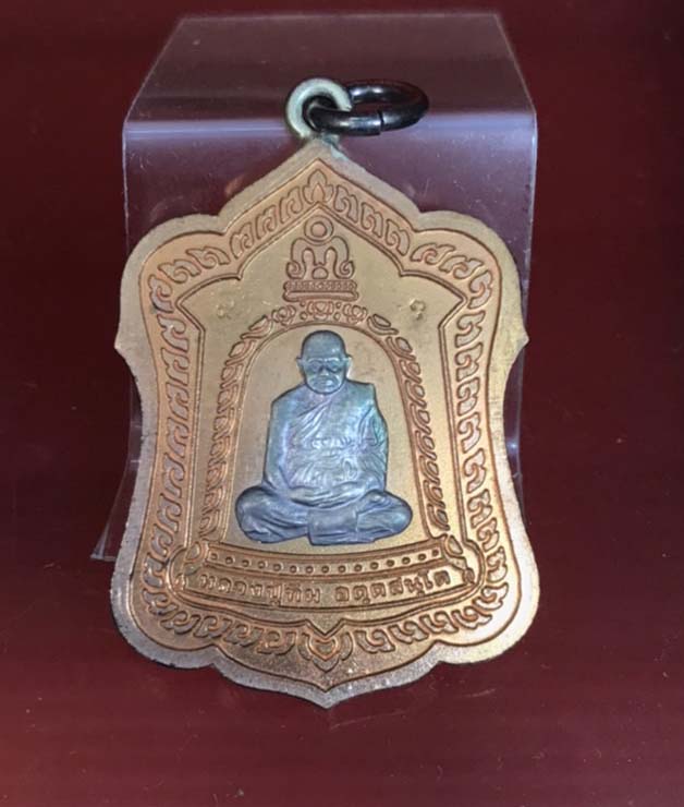 เคาะเดียวครับ เหรียญซุ้มระฆัง 9 ยอด หน้ากากเงิน หลวงปู่ทิม วัดพระขาว ปี41