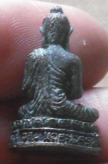 หล่อ พระพุทธสัพพัญญู จ นครสวรรค์ เนื้อทองเเดง สวยๆครับ