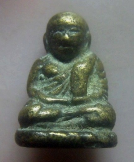 **วัดใจ**รูปหล่อหลวงพ่อเงิน วัดบางคลาน เนื้อทองผสม ใต้ฐานมีโค้ด**สวยๆ เชิญชมครับ 