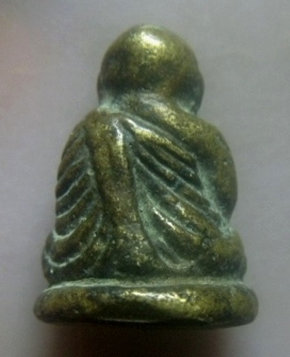 **วัดใจ**รูปหล่อหลวงพ่อเงิน วัดบางคลาน เนื้อทองผสม ใต้ฐานมีโค้ด**สวยๆ เชิญชมครับ 