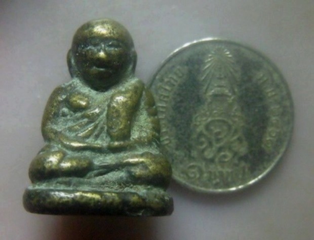 **วัดใจ**รูปหล่อหลวงพ่อเงิน วัดบางคลาน เนื้อทองผสม ใต้ฐานมีโค้ด**สวยๆ เชิญชมครับ 