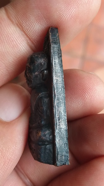 ปั๊มหลังหลังหนังสือ หลวงปูทวดพิมพ์ ปรกโพธ์ ออกวัดพะโค๊ะ ปี2506 จังหวัดสงขลาไม่อุดกริ่ง 