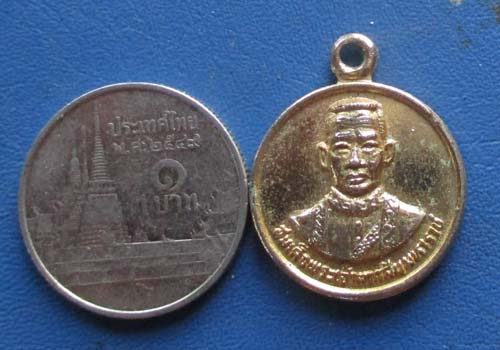 เหรียญพระเจ้าตากสินมหาราช  ออกวัดลุ่มมหาชัยชุมพล  จ.ระยอง  ปี2525 กะไหล่ทอง
