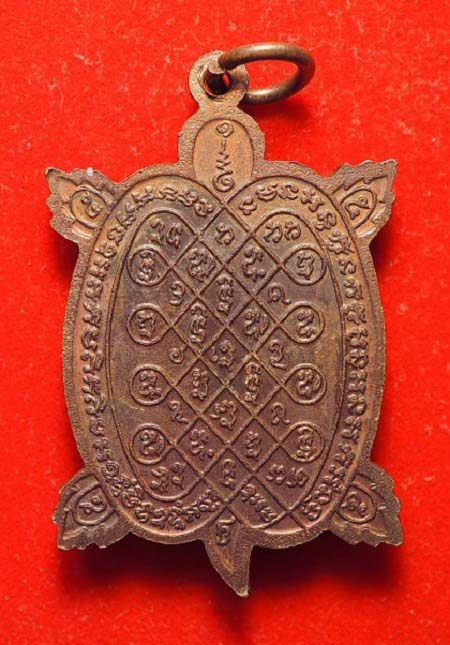 เหรียญหลวงปู่หลิว รุ่นไตรมาสใหญ่ จมูกโด่งๆ เนื้อทองแดง