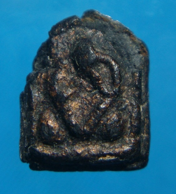 พระปิดตาจิ๋ว ห้าเหลี่ยม หลังจาร ไม่ทราบที่ (มีแตกชำรุด)