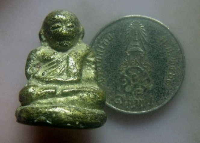 **วัดใจ**รูปหล่อหลวงพ่อเงิน วัดบางคลาน เนื้อทองผสม เก่า ใต้ฐานมีโค้ด**สวยๆ เชิญชมครับ 