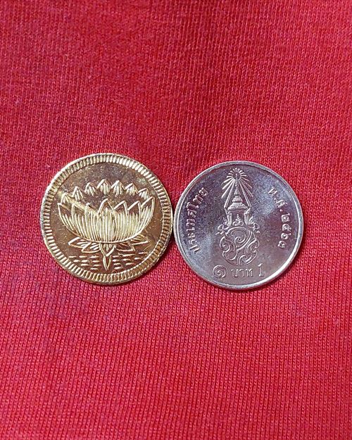 เหรียญพระแม่ลักษมี หลังดอกบัว วัดแขก สีลม กทม.
