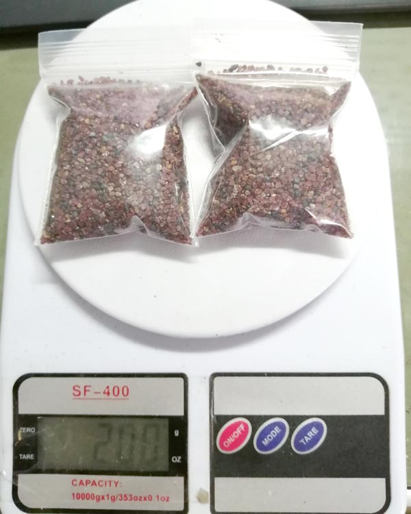 วัดใจแดง 200 บาท...เศษพลอยโกเมนพม่าแท้ธรรมชาติ น้ำหนัก 200 กรัม