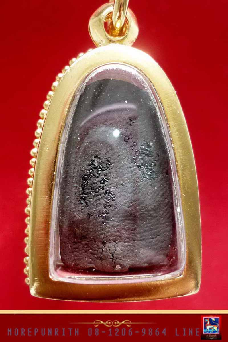 หลวงปู่ทวดเนื้อว่าน พิมพ์พระรอด"รุ่นมงคล ๕" ด้านหลังหลังโรยผงตะไบแร่ จัดสร้างปี พ.ศ.๒๕๔๑ 