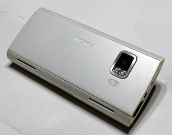 NOKIA X6-00 หายากนะรุ่นนี้ หนึ่งในโมเดลตระกูลX ที่ได้รับการยอมรับว่าออกแบบสวยมาก