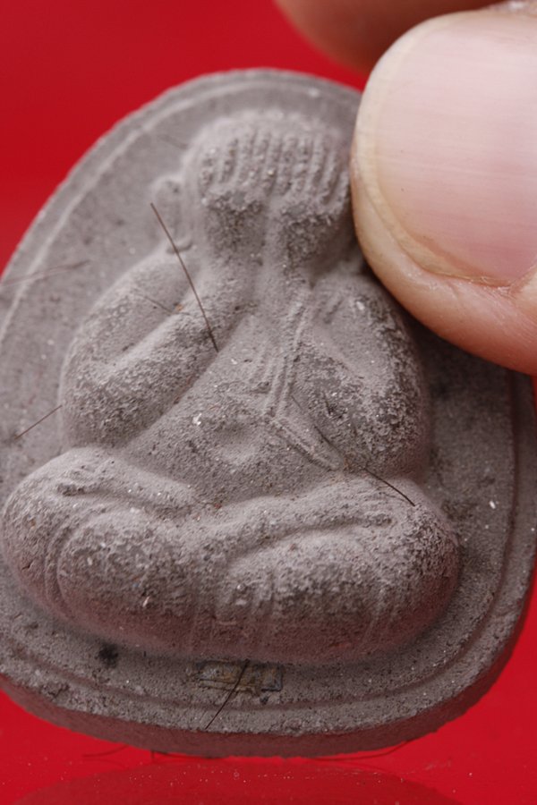 พระปิดตาจัมโบ้ วัดดำรงธรรม จ.ลำปาง มีเส้นเกศาหลายเส้น