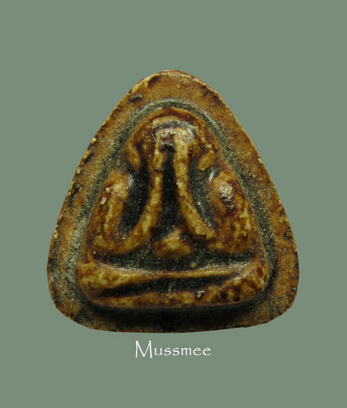 พระปิดตาพิมพ์จิ๋ว หลังแบบ ลพ.ภุชงค์ วัดช่องลม จ.ชลบุรี พระสวยยยยยยยยยย ### เคาะเดียว ###