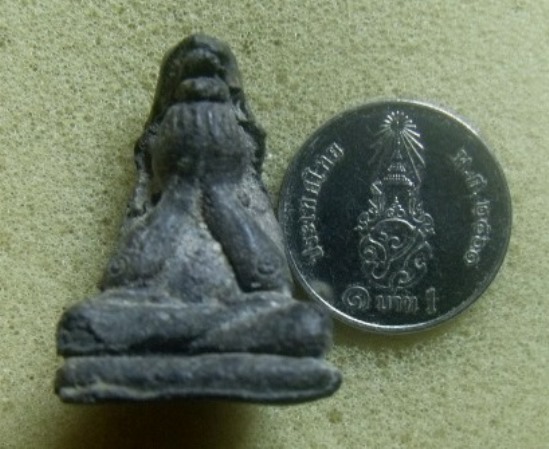 **วัดใจ**พระปิดตาพังพะกาฬ เนื้อว่าน แห้งเก่า ใต้ฐานฝังตะกรุด 3 ดอก สวยๆ**