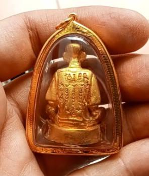 รูปหล่อรุ่นแรก  "อาแปะโรงสี วัดศาลเจ้า" ก้นลูกแก้ว(นิยม) พร้อมบัตรรับ 2 สถานบัน