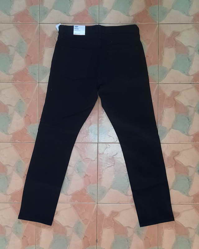 กางเกงยีนส์ OLD NAVY slim fit จากอเมริกาใหม่ยังไม่ได้ใช้ผ้ายืดเอววัดจริง 32นิ้ว ขายาวจากเอว 39.5นิ้ว
