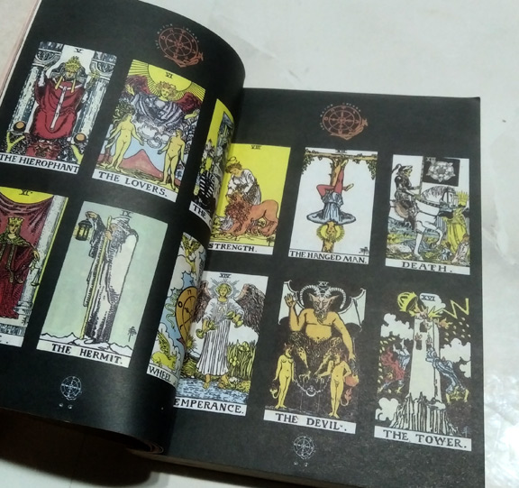 ขุนทอง อสุนี หนังสือวิธีดูหมอไพ่ยิปซี คิดจะดูไพ่ยิปซีต้องมีเล่มนี้