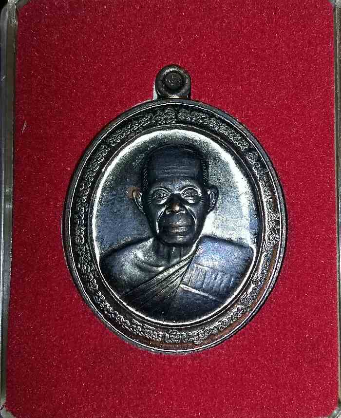 เหรียญหลวงพ่อคูณ วัดบ้านไร่ ทวิมงคล รุ่น คูณมงคลมหาลาภ 2553 องค์ที่ 1 (No. ๔๗๙๓)+หนังสือการจัดสร้าง