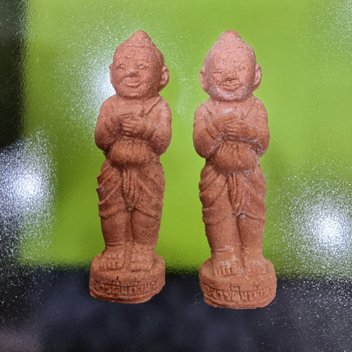 2 องค์ สุดยอด กุมารทอง รุ่นแรกและรุ่นเดียว หลวงพ่อเงิน ขันติโก วัดถ้ำน้ำ จ.ราชบุรี เนื้อดิน ท่านเรีย