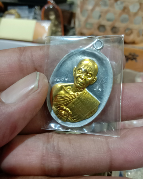 หลวงพ่อคูณ"ปาฏิหารย์,EOD"เนื้อตะกั่วหน้ากากทองระฆังสวยจัด