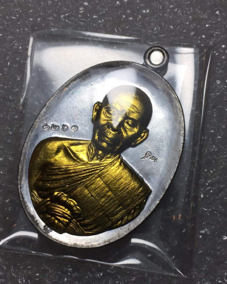 หลวงพ่อคูณ"ปาฏิหารย์,EOD"เนื้อตะกั่วหน้ากากทองระฆังสวยจัด