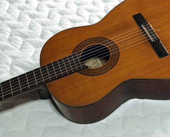 ในe-bay 10,000 กีตาร์คลาสสิคปี 1970 Abe Gut 63s เสียงดีมาก Cedar Top Classical Guitar
