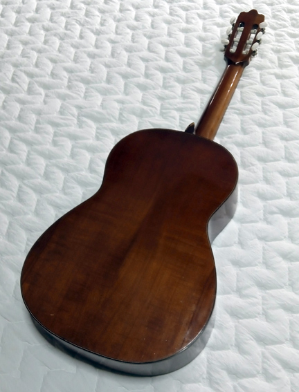 ในe-bay 10,000 กีตาร์คลาสสิคปี 1970 Abe Gut 63s เสียงดีมาก Cedar Top Classical Guitar