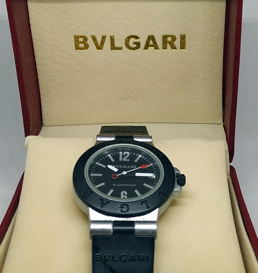 N นาฬิกา BVLGARI ขนาด MAN SIZE เครื่องกลไกสวิส หน้าปัดดำ เข็มวิปลายแดง ดีไซน์สวยมากๆ