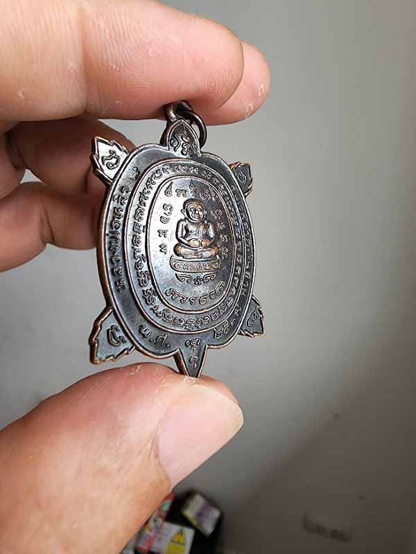 หลวงปู่หลิว รุ่นเอกลาภเงินล้าน เนื้อทองแดงรมดำ