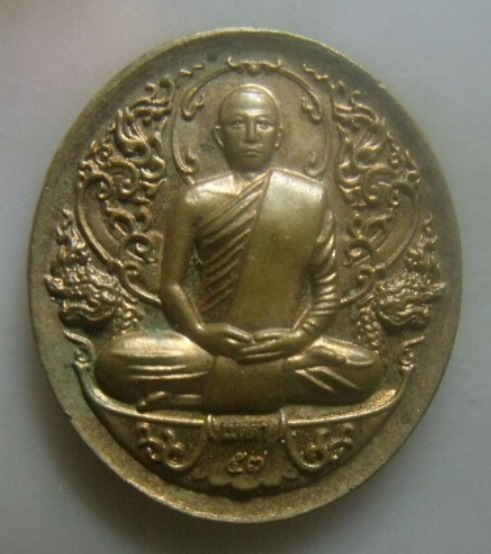 **วัดใจ**เหรียญรุ่นแรก พระอาจารย์ณรงศักดิ์ วัดป่าจำปาซำอ้ม จ.อุดรธานี ปี ๒๕๕๗**สวยๆ