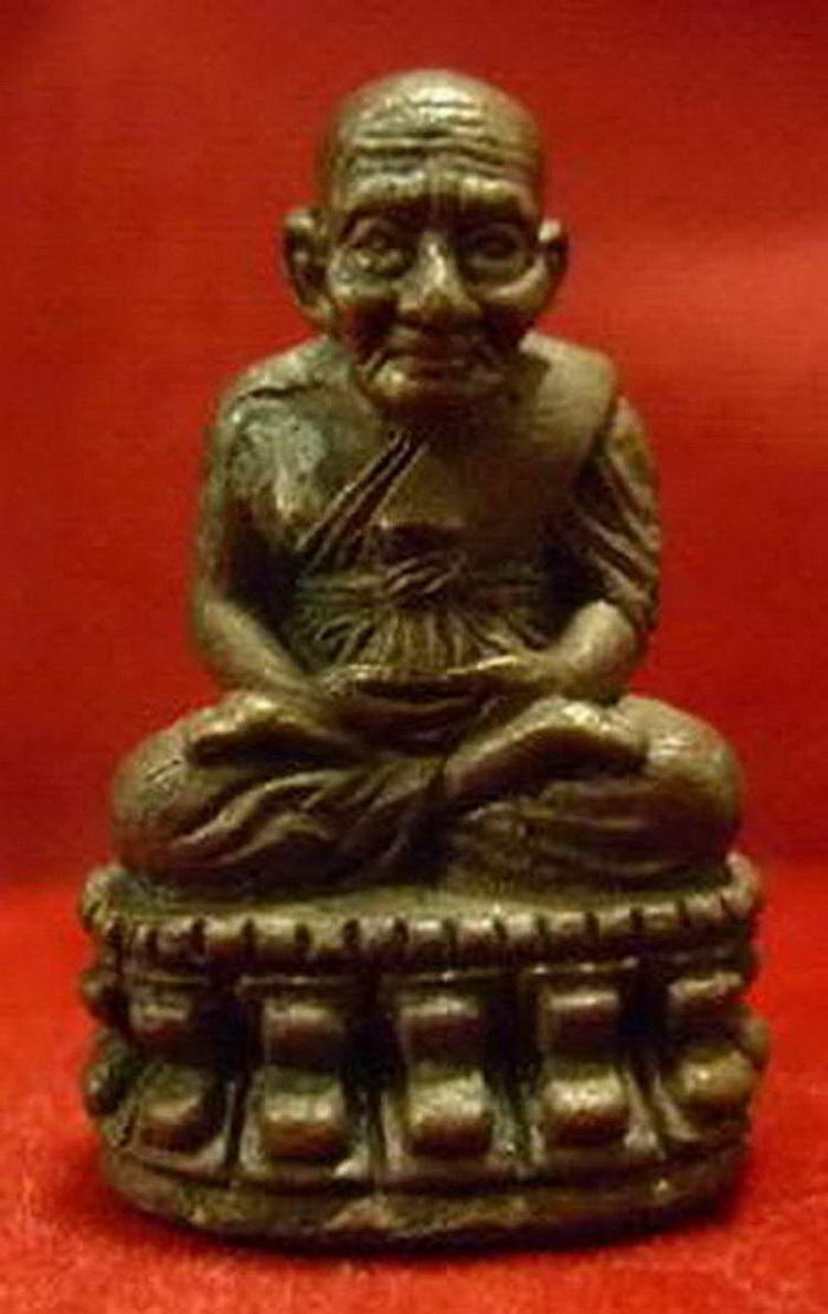 หลวงปู่ทวดลอยองค์  เนื้อเมฆสิทธิ์ วัดนาทวี จ.สงขลา ปี ๒๕๕๑ 