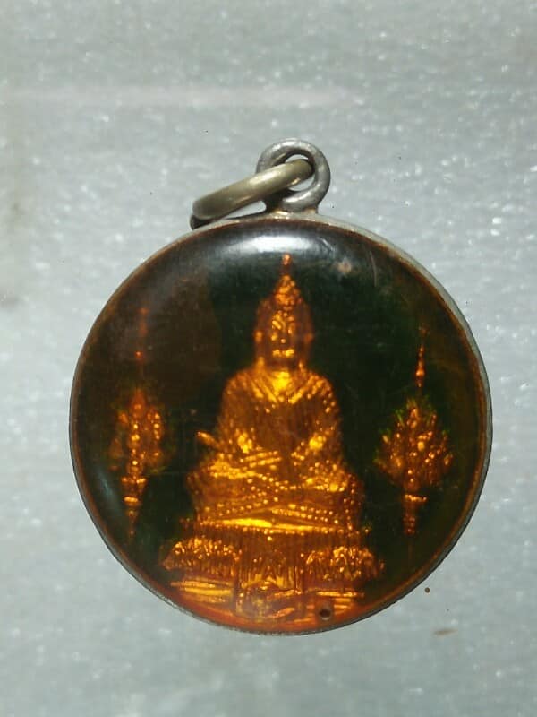 ล็อกเก๊ตพระแก้วมรกตทรงฤดูหนาว หลังสมเด็จพระพุทธยอดฟ้า ปี ๒๕