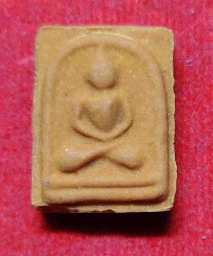 หลวงพ่อโบสถ์น้อย  วัดอัมรินทร์ พิมพ์สี่เหลี่ยม รุ่นแรก  สวยเดิมไปครับ