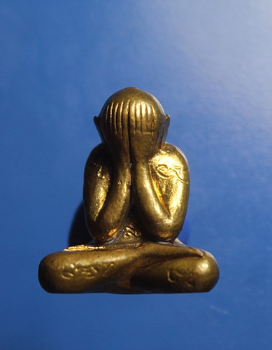 A071 พระรูปหล่อ ปิดตา เนื้อทองแดง ไม่ทราบที่ สภาพสวยๆ ตอกโค๊ต (2)