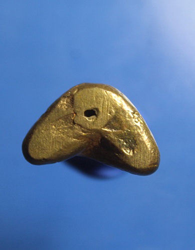 A071 พระรูปหล่อ ปิดตา เนื้อทองแดง ไม่ทราบที่ สภาพสวยๆ ตอกโค๊ต (2)