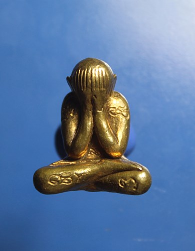 A071 พระรูปหล่อ ปิดตา เนื้อทองแดง ไม่ทราบที่ สภาพสวยๆ ตอกโค๊ต
