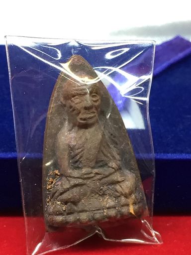 หลวงปู่ทวด วัดช้างให้ รุ่นเสาร์ 5 มหามงคล 100 ปี พระครูวิสัยโสภณ (ทิม) พิมพ์หลังเตารีดกลาง A เนื้อสำ