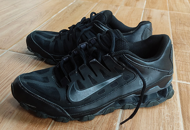รองเท้า NIKE ของแท้ REAX สีดำ ใส่ไปทำงานได้ ไปเรียนได้ หรือลำลองก็ได้