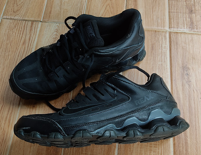 รองเท้า NIKE ของแท้ REAX สีดำ ใส่ไปทำงานได้ ไปเรียนได้ หรือลำลองก็ได้