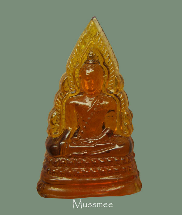 พระพุทธชินราช ผลิตจากเนื้อแก้ว (สีส้ม) เจ้าคุณศรี(สนธ์) วั ดสุทัศน์เทพวราราม ปีพ.ศ.2493