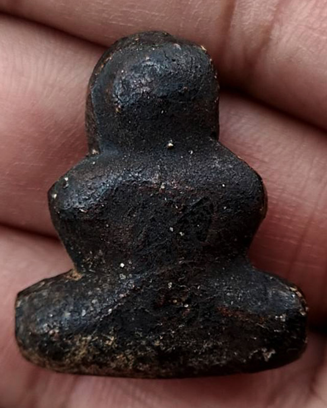 ปิดตาเนื้อผงลงรักพิมพ์ตะพาบ สะดือจุ่น หลวงพ่อทองสุข วัดสะพานสูง ปากเกร็ด จ.นนทบุรี