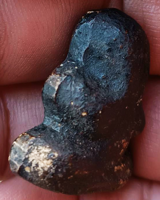 ปิดตาเนื้อผงลงรักพิมพ์ตะพาบ สะดือจุ่น หลวงพ่อทองสุข วัดสะพานสูง ปากเกร็ด จ.นนทบุรี