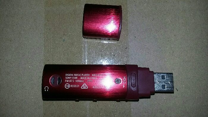 SONY WALKMAN MP3 DIGITAL MUSIC PLAYER รุ่น NWZ-B183F สีแดง