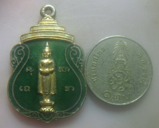 **วัดใจ**เหรียญพระประจำวันพุธ (อุ้มบาตร) หลังปีมะเมีย วัดคลองเตยนอก ปี ๒๕๒๒**กะไหล่ทองลงยาสีเขียว