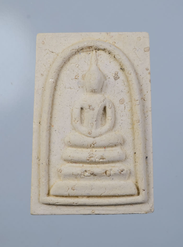 *แยกจากชุดกรรมการใหญ่ สมเด็จพิมพ์เกศบัวตูมโรยผงเก่า รุ่น 141 ปีมหามงคล วัดระฆังฯ เคาะเดียวแดง*