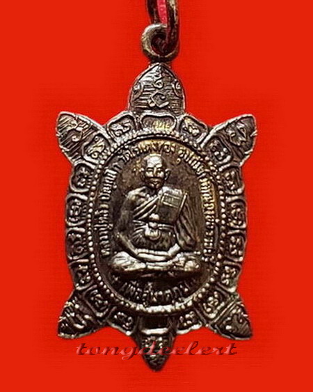 เหรียญพญาเต่าเรือน หลวงปู่หลิว รุ่นเพื่อมาตุภูมิ กะไหล่เงิน สวยมากค่ะ